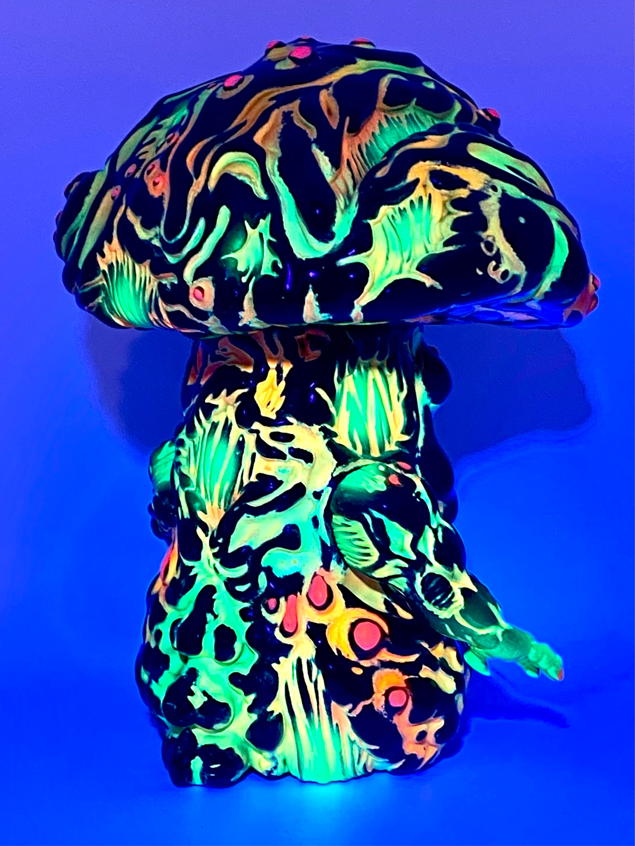 FUNGUSTING / BLACKLIGHT DREAMS LE4