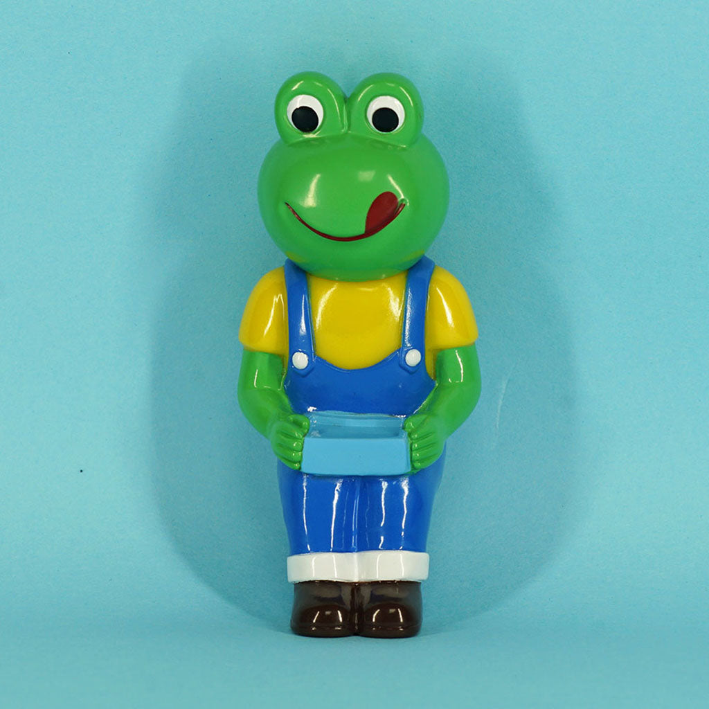 Worker Frog (Lunch Time) by Disburst